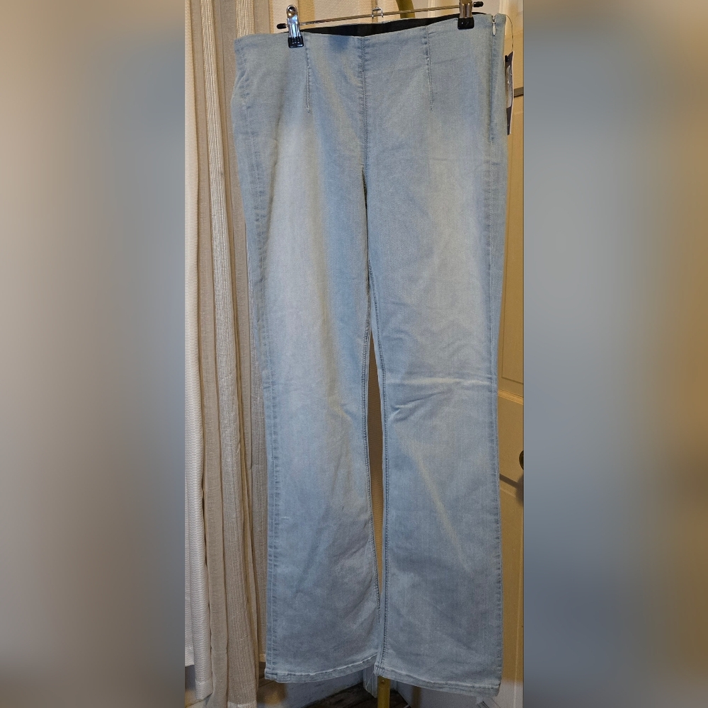 Hot In Hollywood Stretch Boot Cut Light Blue Denim  Women's Jeans Large